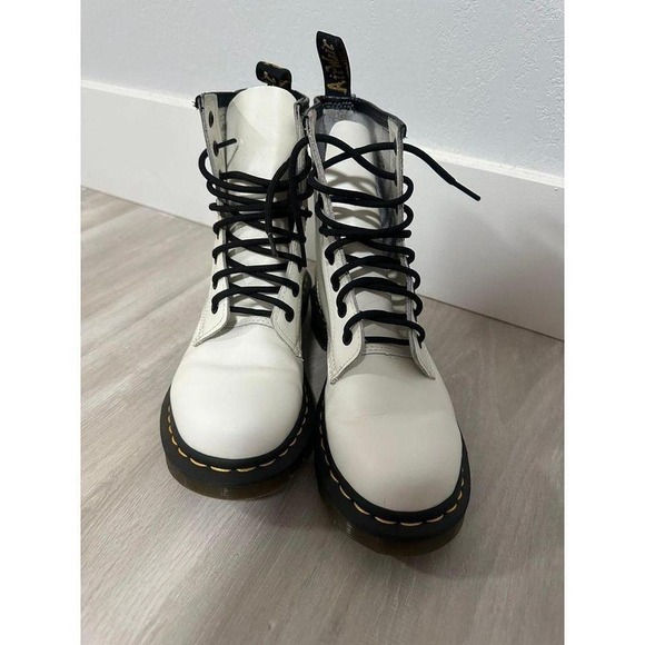 Dr Martens 1460 White Patent Leather Lace Up Combat Boots Womens Size 7 US - Picture 7 of 8